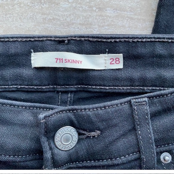 Levi’s 711 Skinny with Ankle Tie Detail Black - Picture 5 of 5